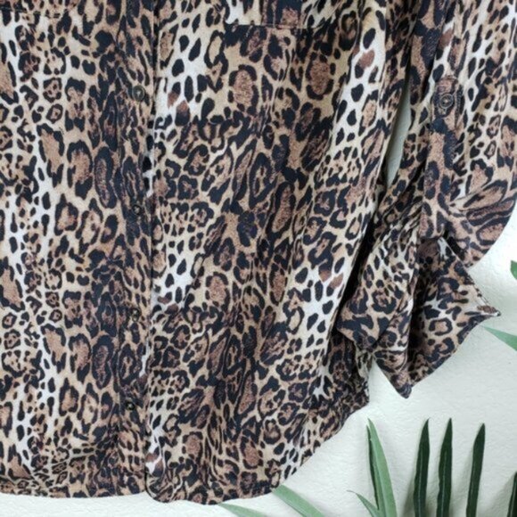 BeBe Silk Animal Print Blouse Top Button-Up Shirt size M Stretch Y2K Leopard - Picture 11 of 11